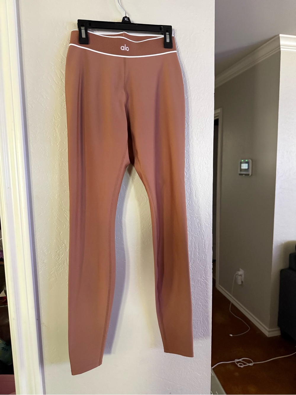 Alo women’s size small High-Rise heart throb airbrush Yoga Leggings full length